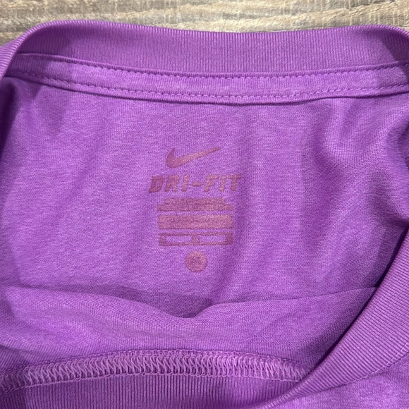 Nike Women’s Tee Shirt Purple Dri-Fit Size Medium - Picture 2 of 4
